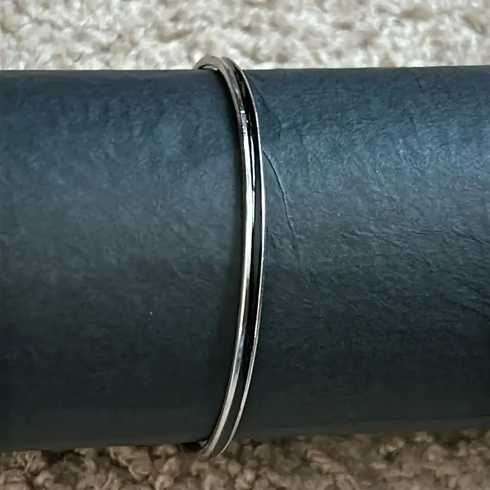 Women’s vintage dainty silver tone bangle bracelet one size‎ measurements shown